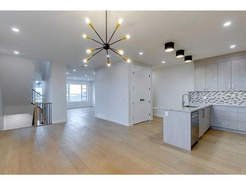 941-38 Street, Calgary, AB - Indoor Photo Showing Kitchen With Upgraded Kitchen