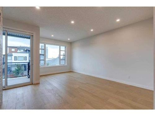 941-38 Street, Calgary, AB - Indoor Photo Showing Other Room