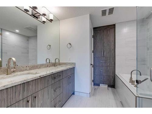 941-38 Street, Calgary, AB - Indoor Photo Showing Bathroom