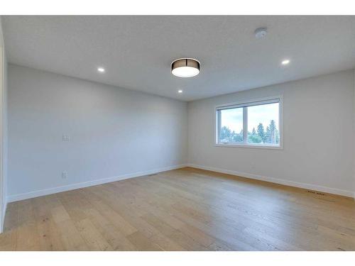 941-38 Street, Calgary, AB - Indoor Photo Showing Other Room