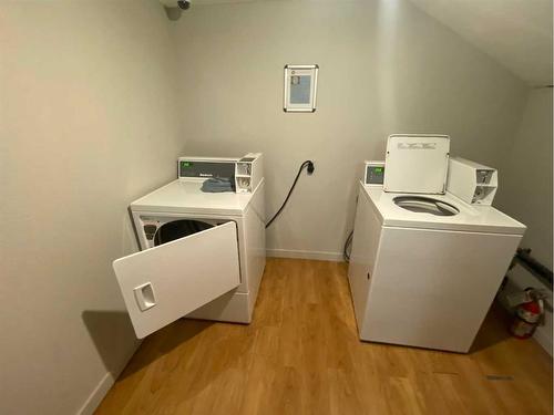 303-4512 75 Street Nw, Calgary, AB - Indoor Photo Showing Laundry Room