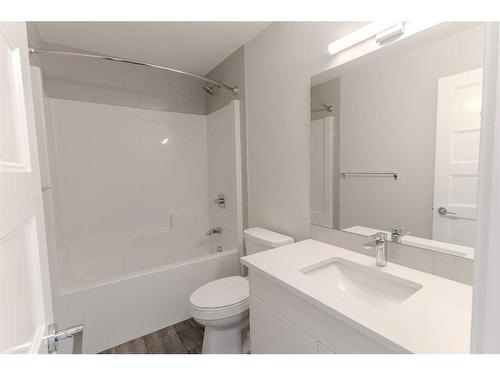 311-125 Wolf Hollow Crescent Se, Calgary, AB - Indoor Photo Showing Bathroom