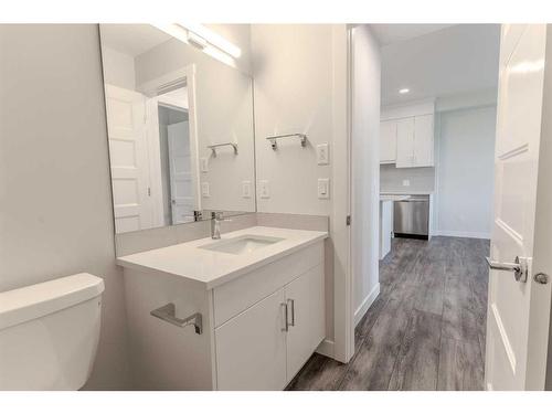 311-125 Wolf Hollow Crescent Se, Calgary, AB - Indoor Photo Showing Bathroom