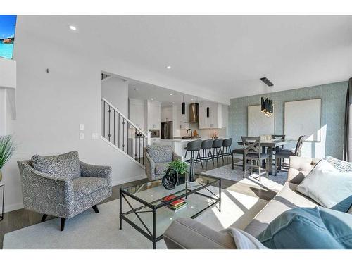 18 Savoy Landing Se, Calgary, AB - Indoor Photo Showing Living Room