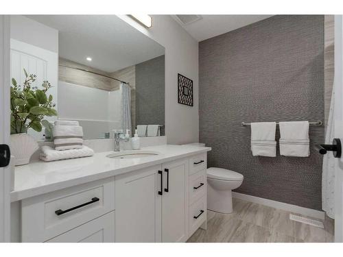 18 Savoy Landing Se, Calgary, AB - Indoor Photo Showing Bathroom