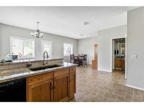 96 Elgin View Se, Calgary, AB - Indoor Photo Showing Kitchen