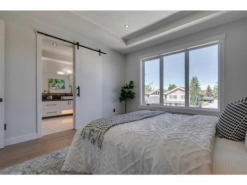 2432 26 Avenue Nw, Calgary, AB - Indoor Photo Showing Bedroom