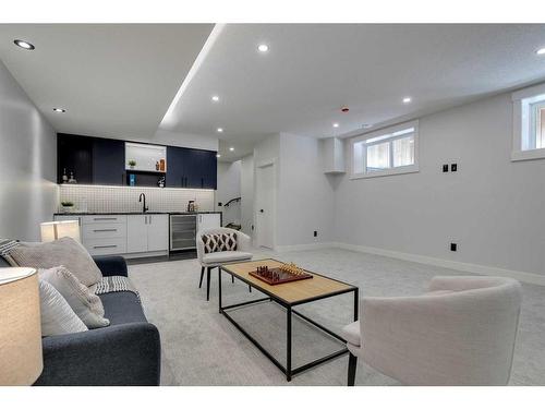 2432 26 Avenue Nw, Calgary, AB - Indoor Photo Showing Living Room