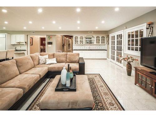 1154 Varsity Estates Drive Nw, Calgary, AB - Indoor Photo Showing Living Room