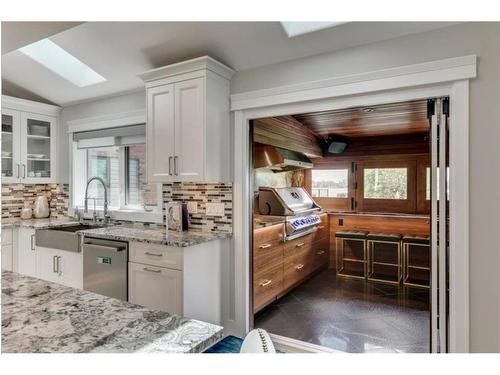 243 East Chestermere Drive, Chestermere, AB - Indoor Photo Showing Kitchen