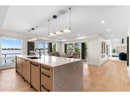 476 West Chestermere Drive, Chestermere, AB - Indoor Photo Showing Kitchen With Upgraded Kitchen