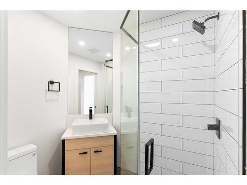 476 West Chestermere Drive, Chestermere, AB - Indoor Photo Showing Bathroom