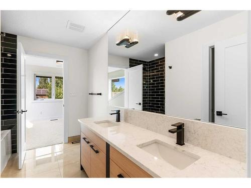 476 West Chestermere Drive, Chestermere, AB - Indoor Photo Showing Bathroom