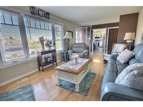 4801 45 Street, St. Paul, AB - Indoor Photo Showing Living Room