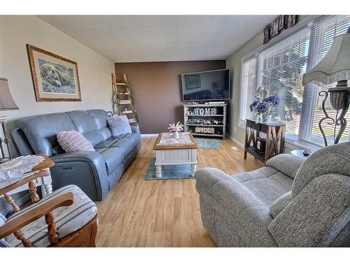 4801 45 Street, St. Paul, AB - Indoor Photo Showing Living Room