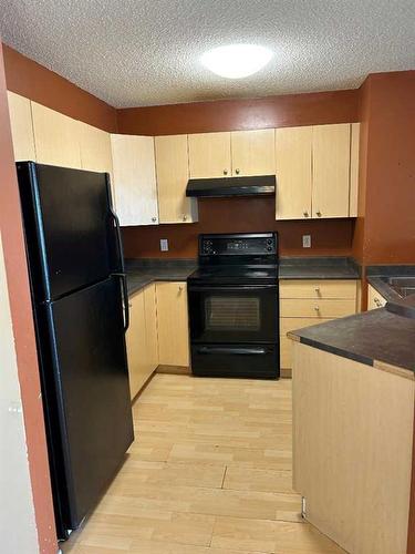 2409-12 Cimarron Common, Okotoks, AB - Indoor Photo Showing Kitchen