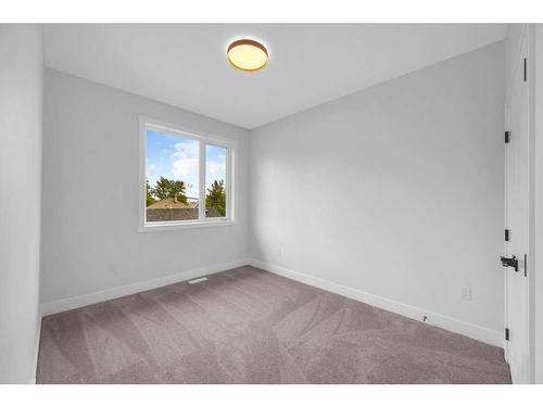 224 33 Avenue Ne, Calgary, AB - Indoor Photo Showing Other Room