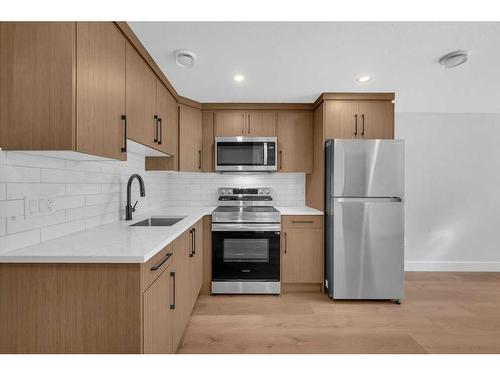 224 33 Avenue Ne, Calgary, AB - Indoor Photo Showing Kitchen With Stainless Steel Kitchen With Upgraded Kitchen