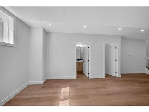 224 33 Avenue Ne, Calgary, AB - Indoor Photo Showing Other Room