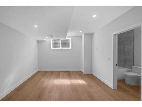 224 33 Avenue Ne, Calgary, AB - Indoor Photo Showing Other Room