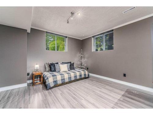 50 Hampstead Circle Nw, Calgary, AB - Indoor Photo Showing Bedroom