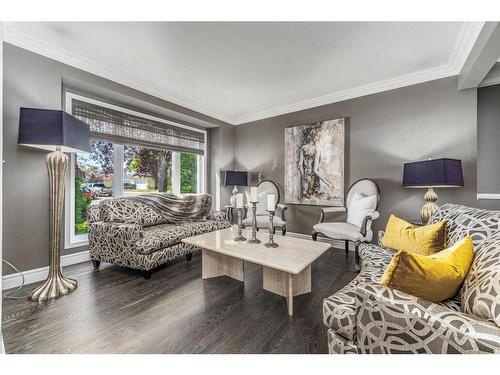 50 Hampstead Circle Nw, Calgary, AB - Indoor Photo Showing Living Room