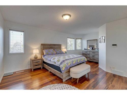 9 Cranwell Place Se, Calgary, AB - Indoor Photo Showing Bedroom