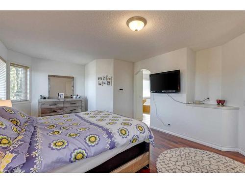 9 Cranwell Place Se, Calgary, AB - Indoor Photo Showing Bedroom