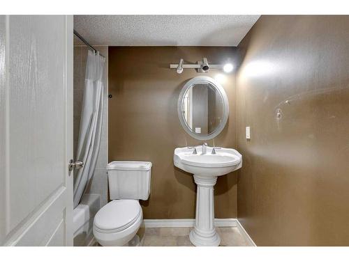 9 Cranwell Place Se, Calgary, AB - Indoor Photo Showing Bathroom