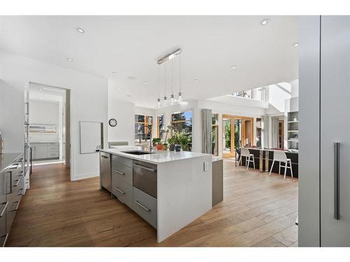 2603 14 Avenue Nw, Calgary, AB - Indoor Photo Showing Kitchen