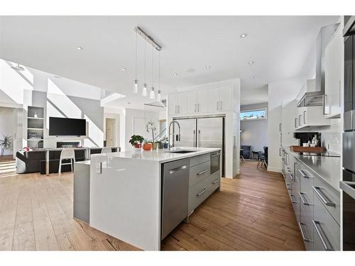 2603 14 Avenue Nw, Calgary, AB - Indoor Photo Showing Kitchen With Upgraded Kitchen