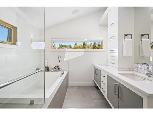 2603 14 Avenue Nw, Calgary, AB - Indoor Photo Showing Bathroom