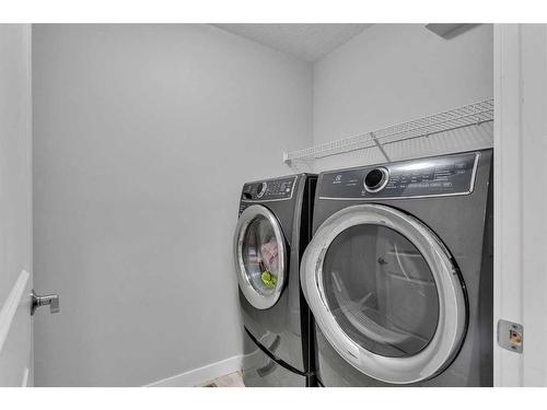 109 Kinniburgh Cove, Chestermere, AB - Indoor Photo Showing Laundry Room