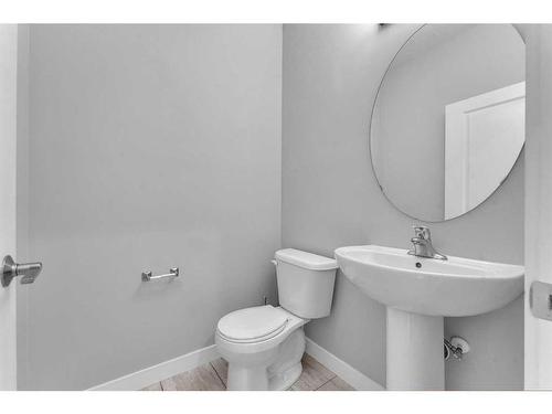 109 Kinniburgh Cove, Chestermere, AB - Indoor Photo Showing Bathroom