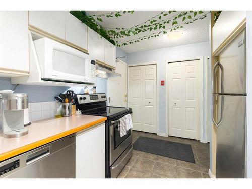 1-1928 26 Street Sw, Calgary, AB - Indoor Photo Showing Kitchen