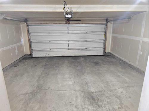 148 Cityscape Row Ne, Calgary, AB - Indoor Photo Showing Garage