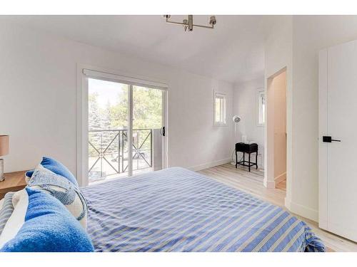 2045 49 Avenue Sw, Calgary, AB - Indoor Photo Showing Bedroom