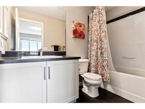 72 Copperstone Common Se, Calgary, AB - Indoor Photo Showing Bathroom