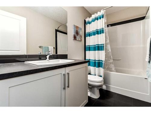 72 Copperstone Common Se, Calgary, AB - Indoor Photo Showing Bathroom