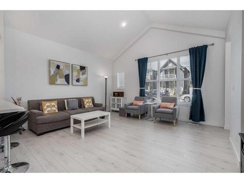 269 Lucas Avenue Nw, Calgary, AB - Indoor Photo Showing Living Room