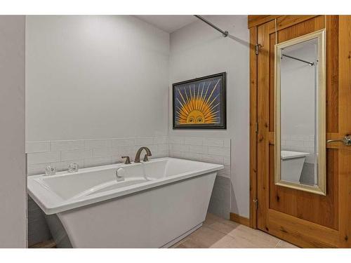 103-707 Spring Creek Drive, Canmore, AB - Indoor Photo Showing Bathroom