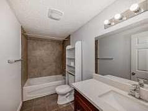 5020 Maryvale Drive Ne, Calgary, AB - Indoor Photo Showing Bathroom