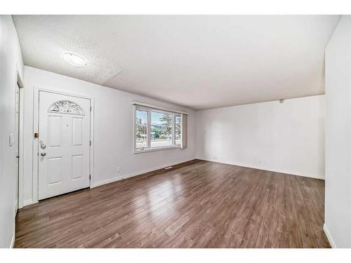 5020 Maryvale Drive Ne, Calgary, AB - Indoor Photo Showing Other Room