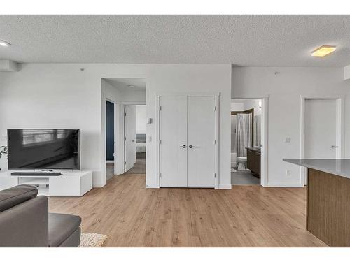 403-214 Sherwood Square Nw, Calgary, AB - Indoor