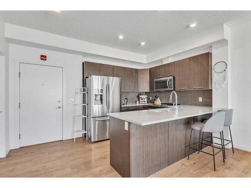 403-214 Sherwood Square Nw, Calgary, AB - Indoor Photo Showing Kitchen With Stainless Steel Kitchen With Upgraded Kitchen