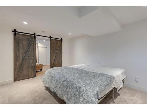 424 Berkley Crescent Nw, Calgary, AB - Indoor Photo Showing Bedroom