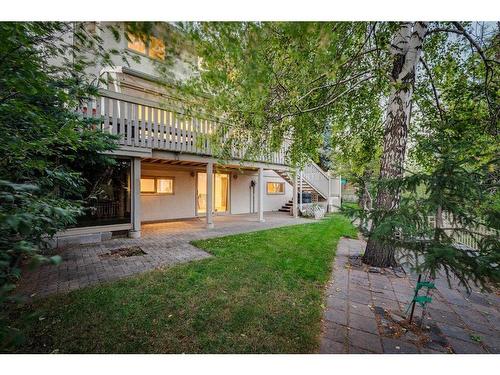 424 Berkley Crescent Nw, Calgary, AB - Outdoor