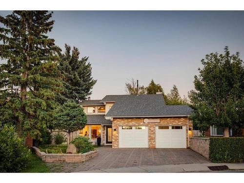 424 Berkley Crescent Nw, Calgary, AB - Outdoor