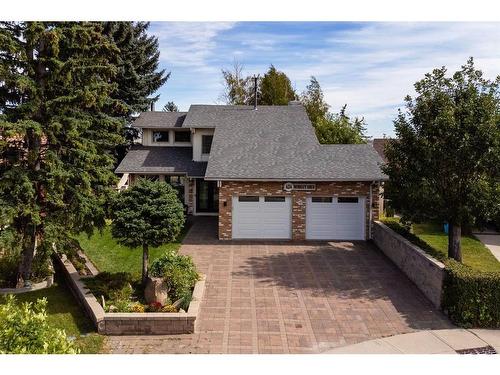 424 Berkley Crescent Nw, Calgary, AB - Outdoor