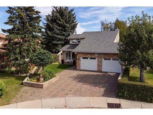 424 Berkley Crescent Nw, Calgary, AB - Outdoor